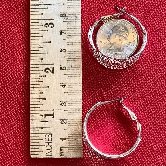 Rose gold tone hoop earrings floral cutout design new coastal cowgirl boho - Picture 10 of 11